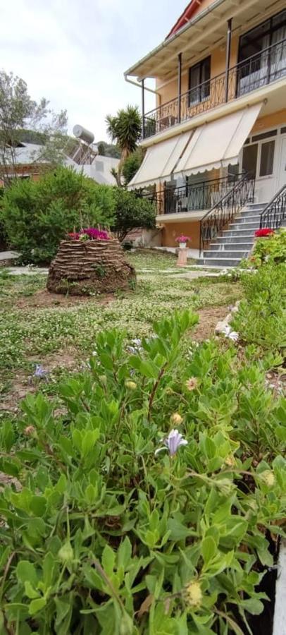 Gardelis Gardens Apartment