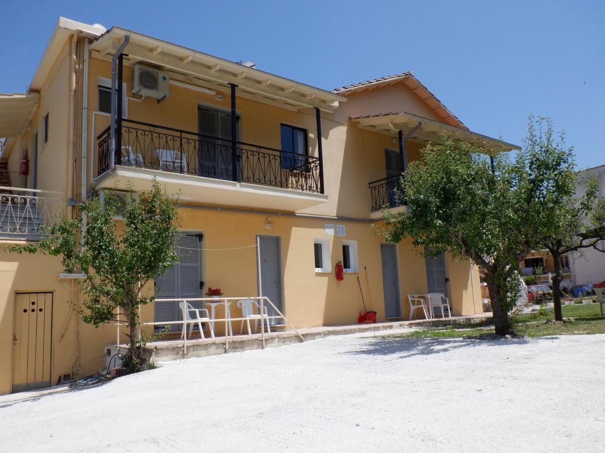Apartment Gardelis Gardens